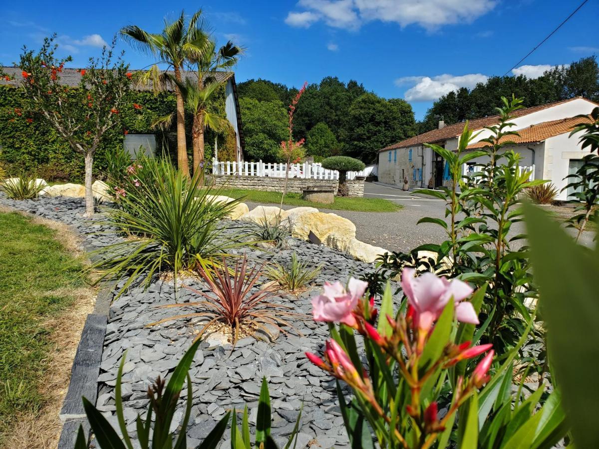 Les Cuves - Saintes Bed & Breakfast Chaniers Eksteriør bilde