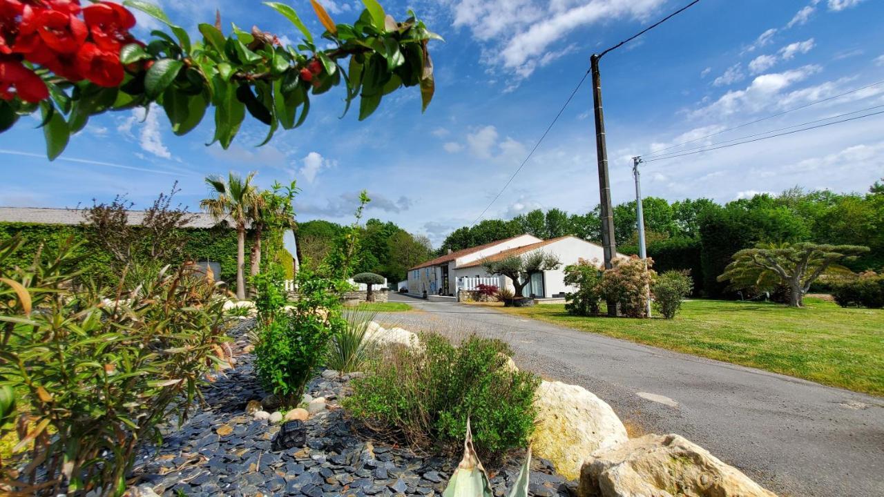 Les Cuves - Saintes Bed & Breakfast Chaniers Eksteriør bilde