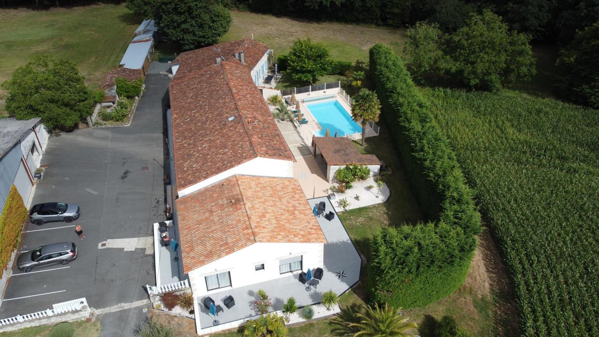 Les Cuves - Saintes Bed & Breakfast Chaniers Eksteriør bilde